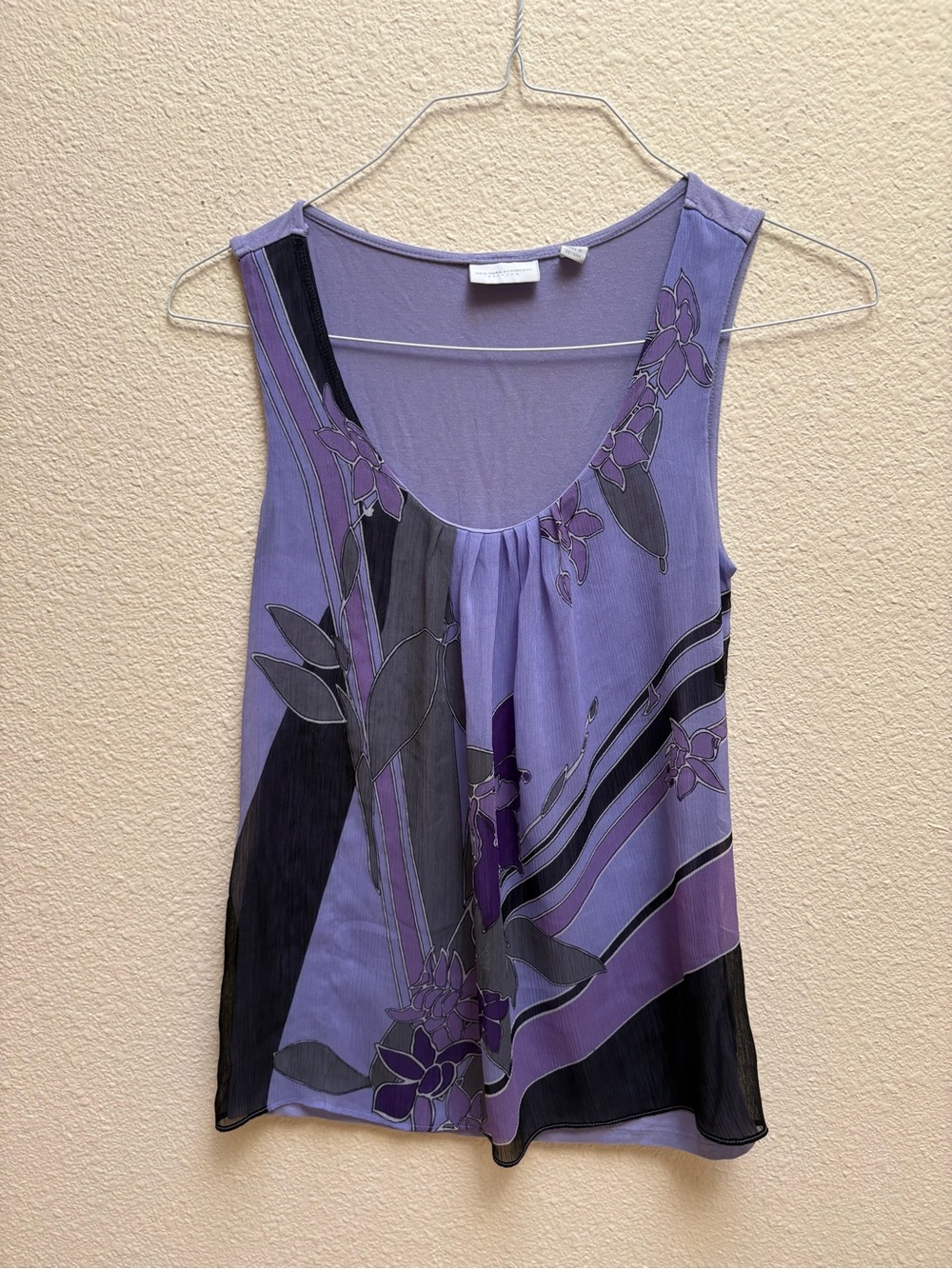 New York & Company Lavender Floral Scoop Neck Tank